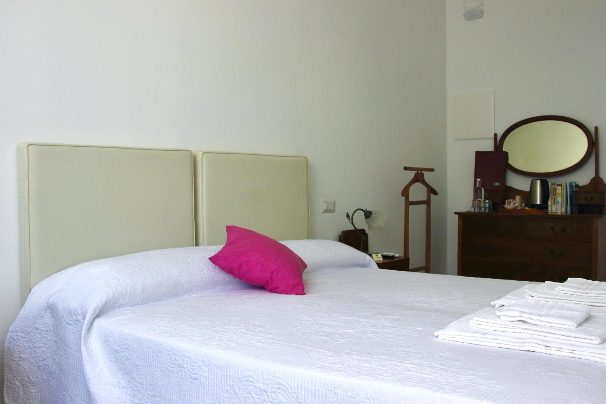 Locanda Dei Buoni E Cattivi กาญารี ภายนอก รูปภาพ